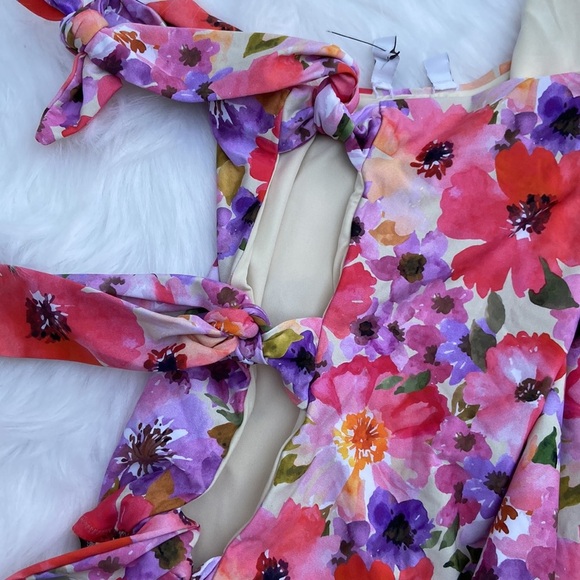 New GUESS Full swimsuit with floral print SZ L - Picture 8 of 10